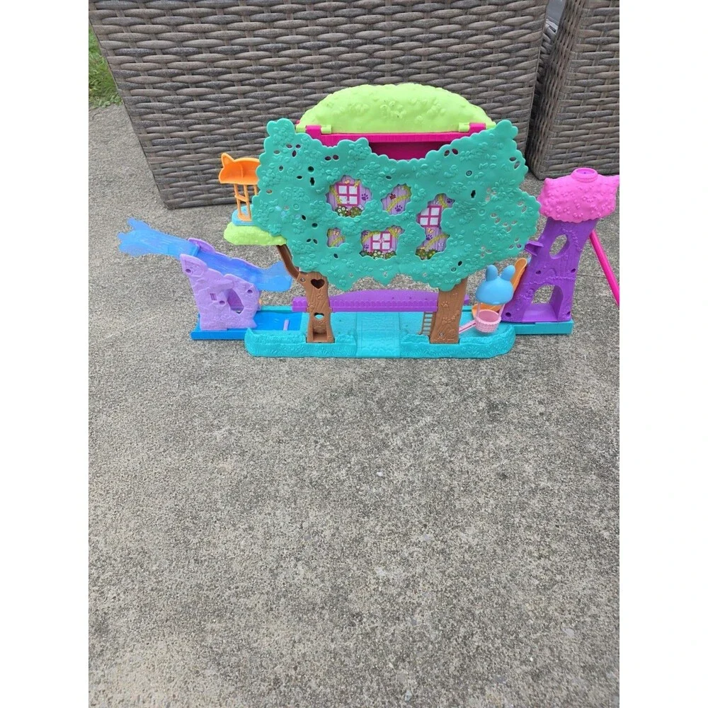Mattel Polly Pocket Pollyville Pet Adventure Treehouse Folding Playset Slide HHH